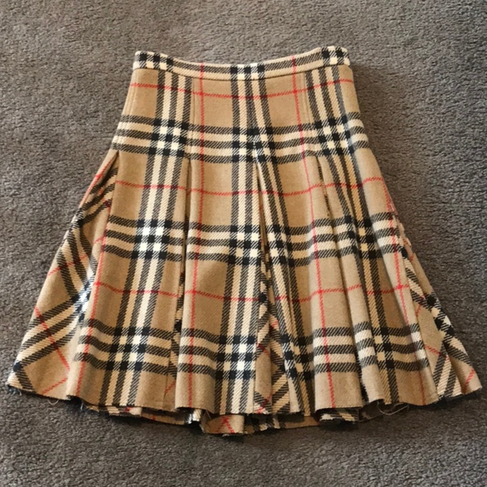 Burberry Wool Skirt. Size 2. Made in Italy